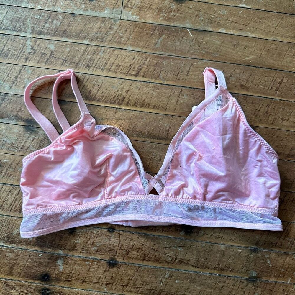 Victoria’s Secret S pink wireless mesh panel bralette